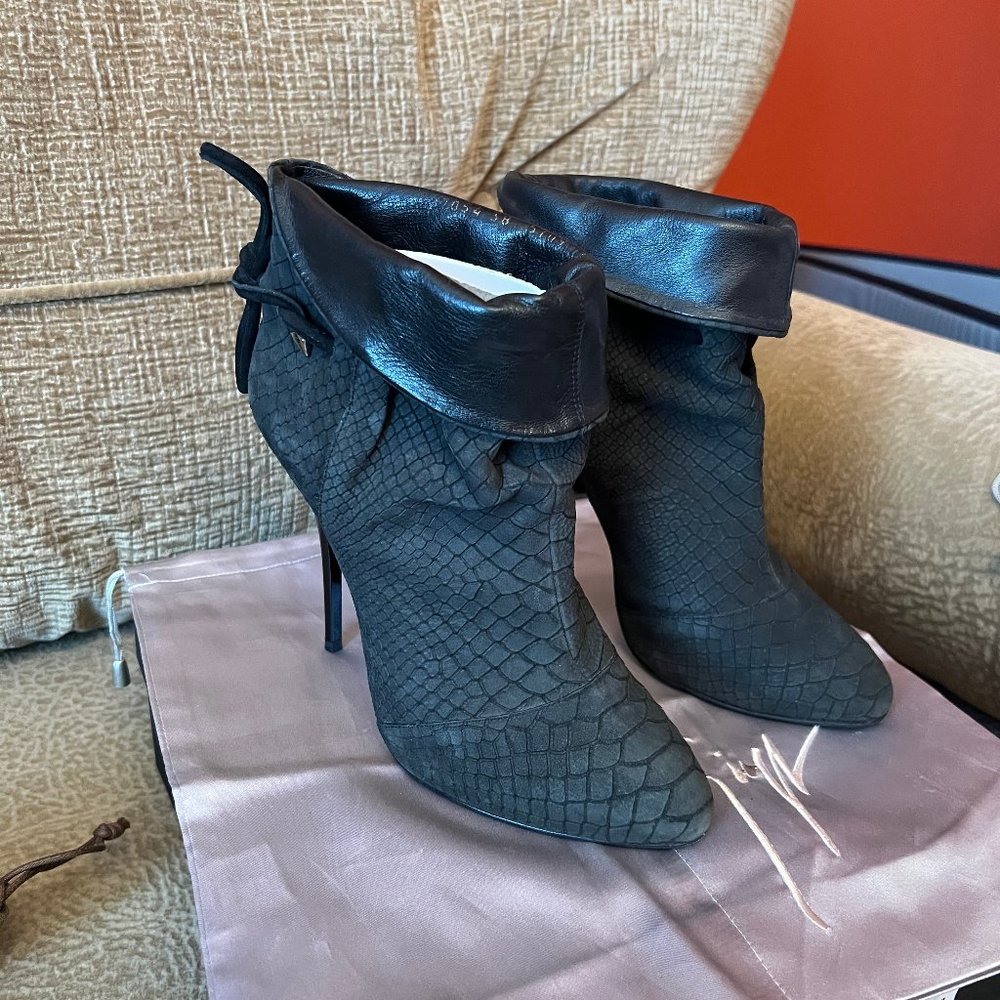 GIUSEPPE ZANOTTI Vero Cuoio Nubuck Leather , Tie back Grey 38